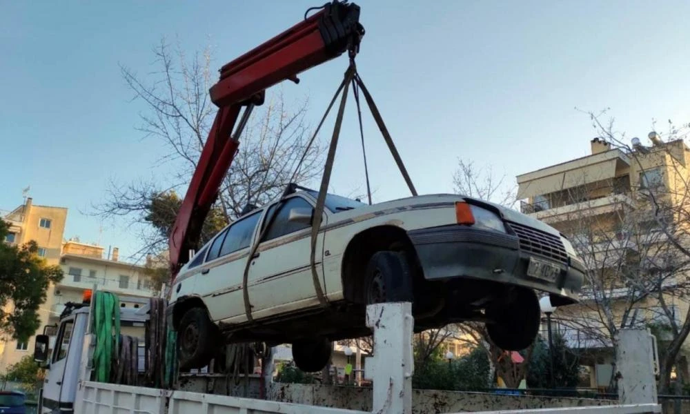 Θεσσαλονίκη: Επιχείρηση απομάκρυνσης εγκαταλελειμμένων οχημάτων – Πάνω από 700 τα παρκαρισμένα σαραβαλάκια